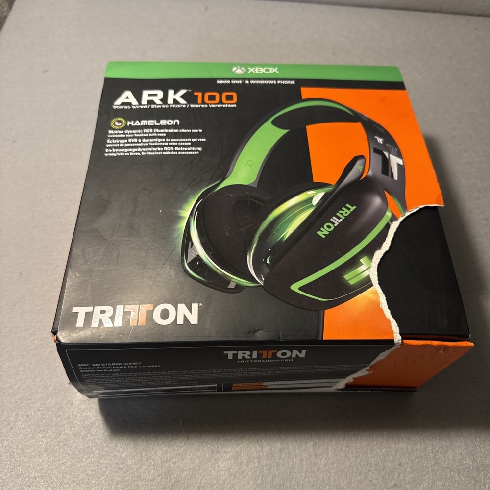 Mad Catz Tritton ARK 100 Amplifed Stereo RGB Wired Headset Xbox One Black/Green